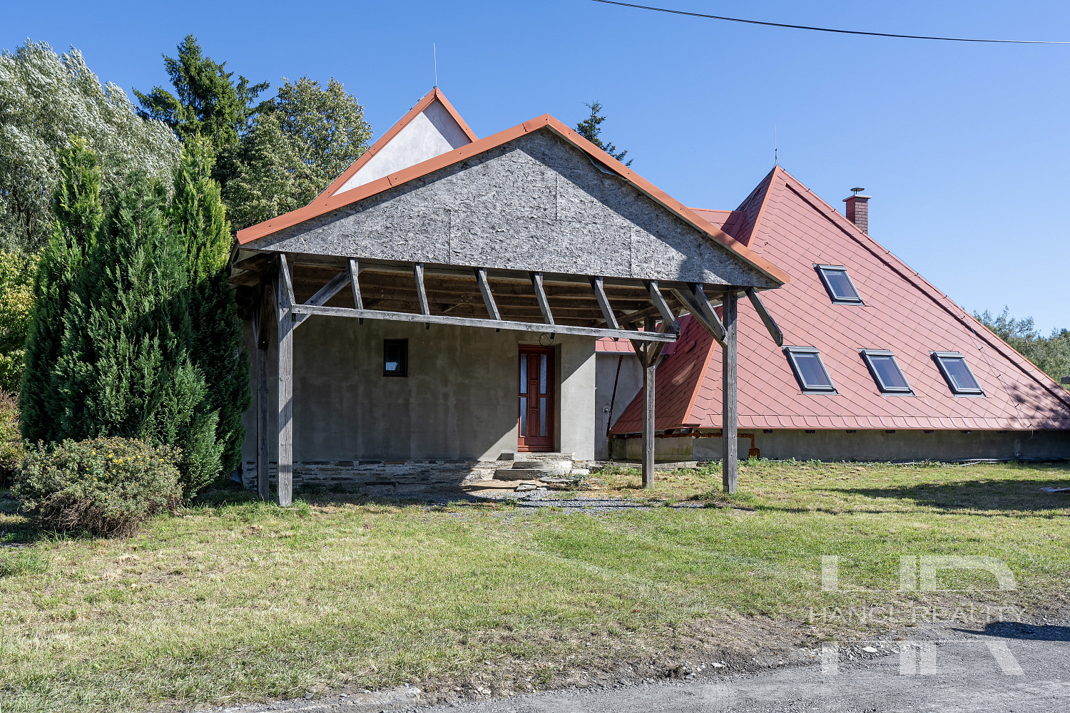 Prodej domu 202 m² s pozemkem 2 142 m²