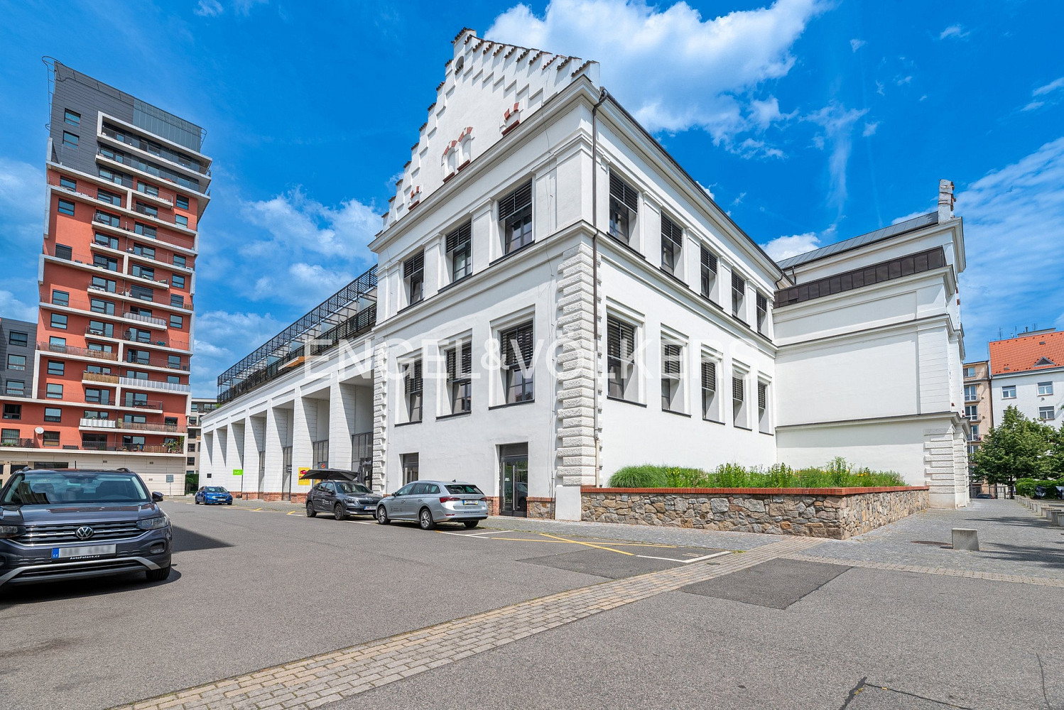 Pronájem obchodních prostor 250 m²