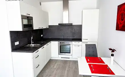 Pronájem bytu 2+kk 47 m², Pod Vinicí, Pardubice - Zelené Předměstí