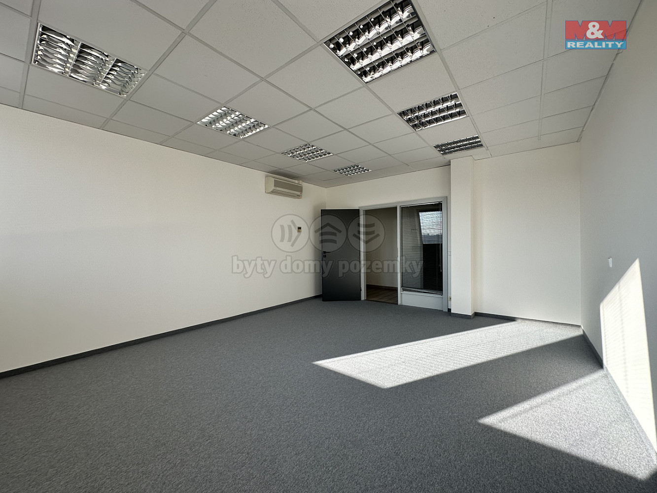 Pronájem kanceláře 220 m²