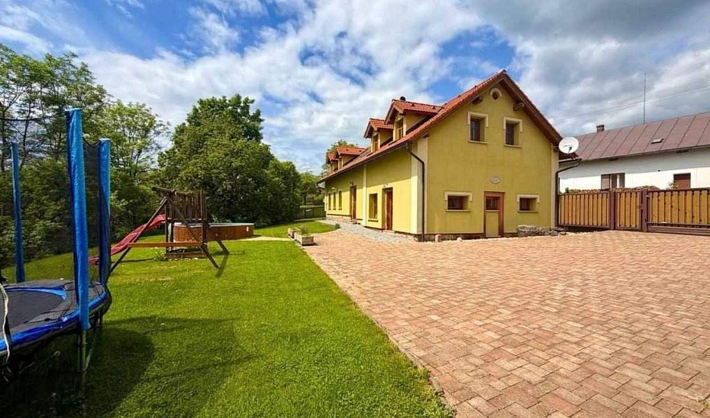 Prodej domu 230 m² s pozemkem 2 148 m², Stará Paka – náhled fotky 3