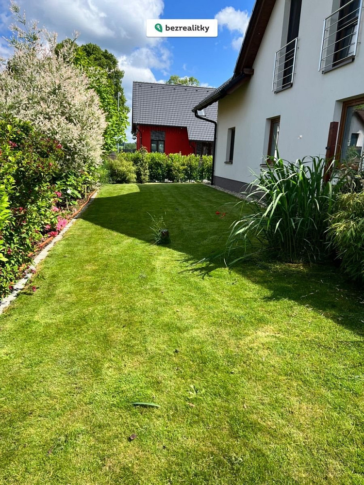 Prodej domu 252 m² s pozemkem 752 m² – fotografie 3