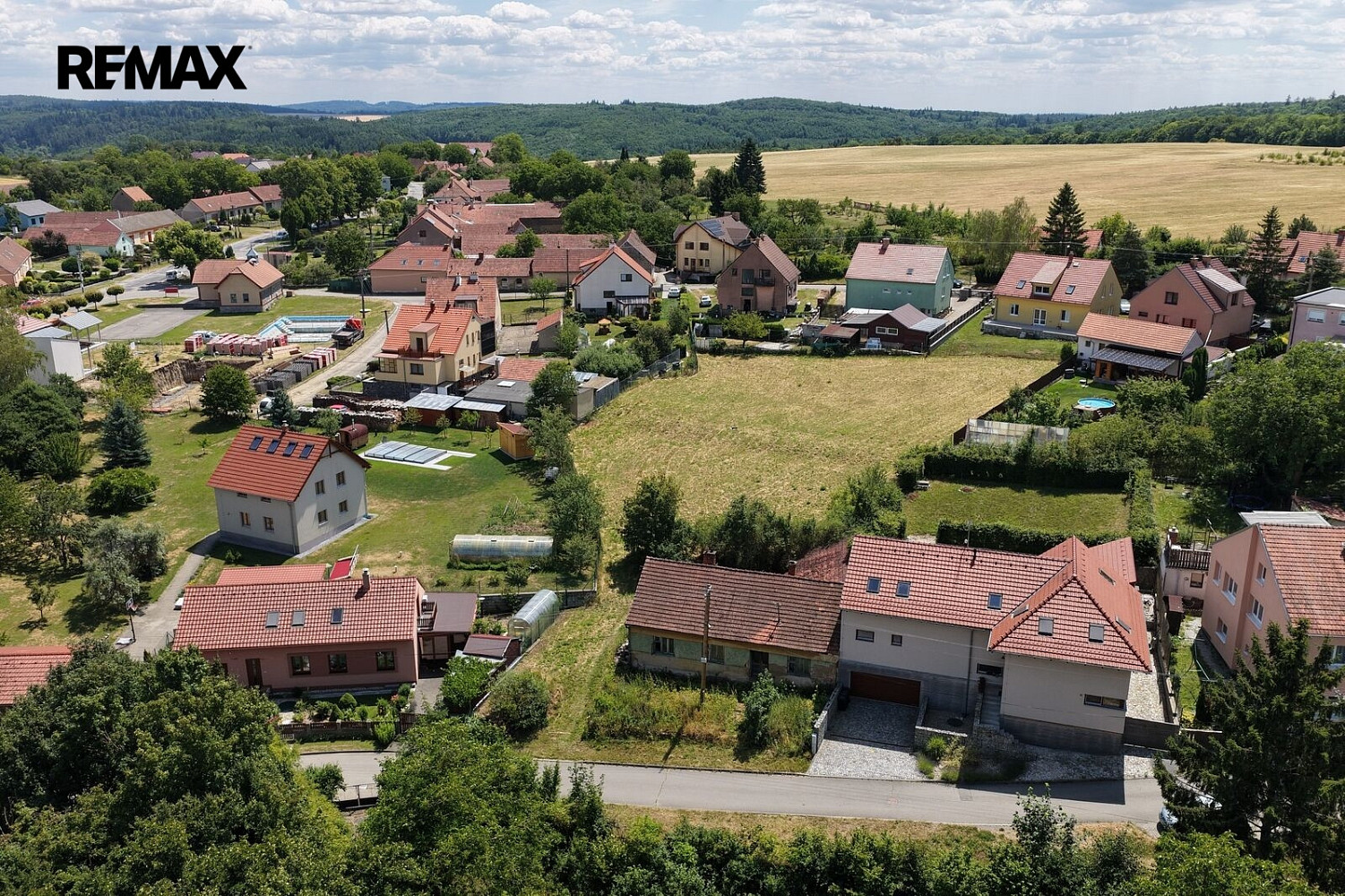 Prodej stavebního pozemku 2 464 m²