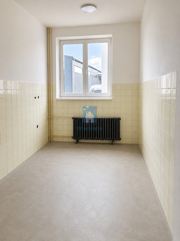 Pronájem kanceláře 13 m² - Widok 2