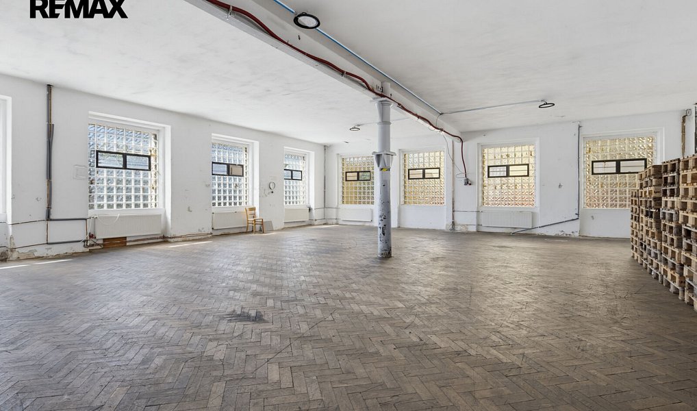 Prodej výrobních prostor 2 350 m², Aš – náhled fotky 55