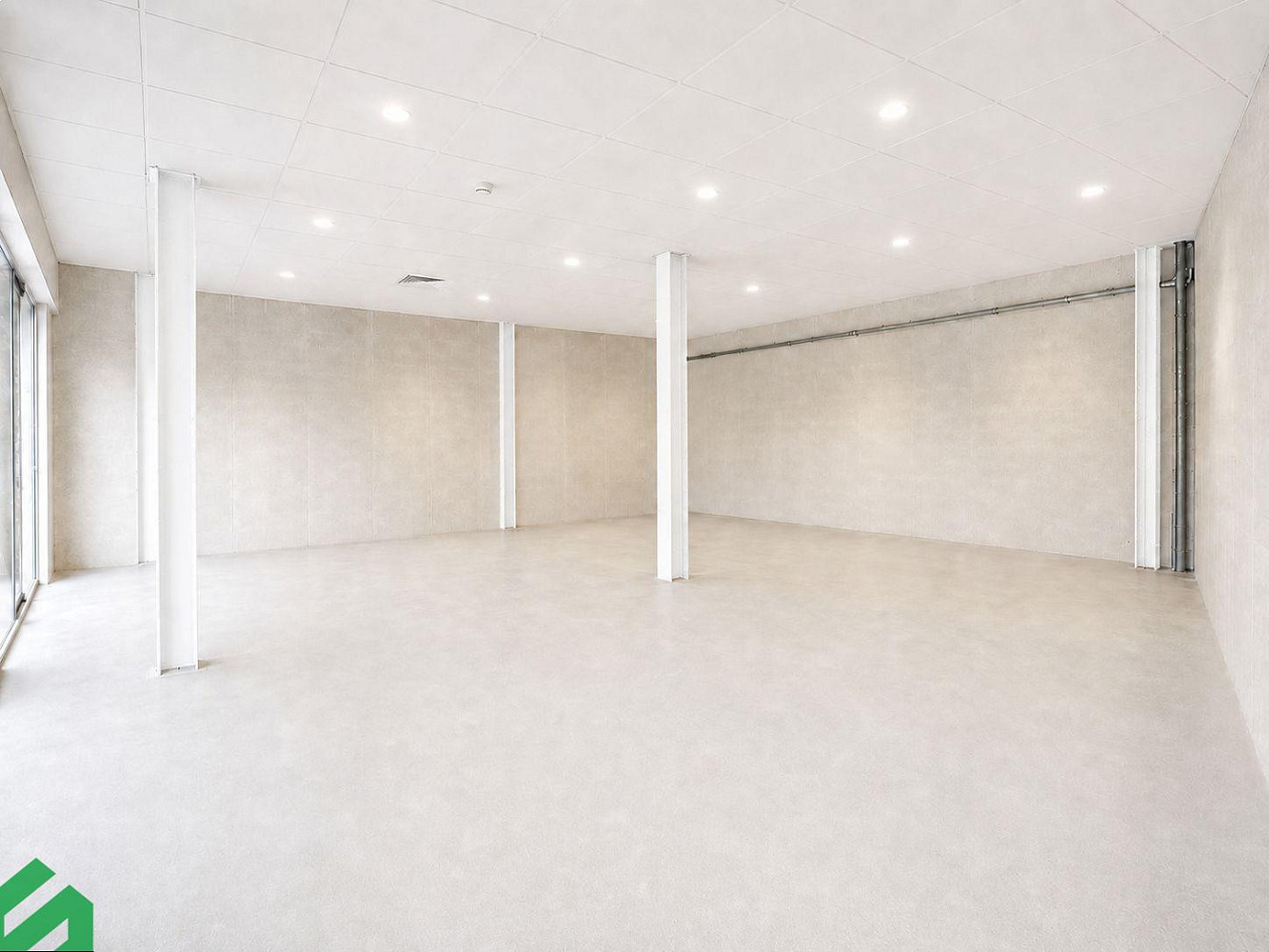 Pronájem obchodních prostor 154 m² – fotografie 2