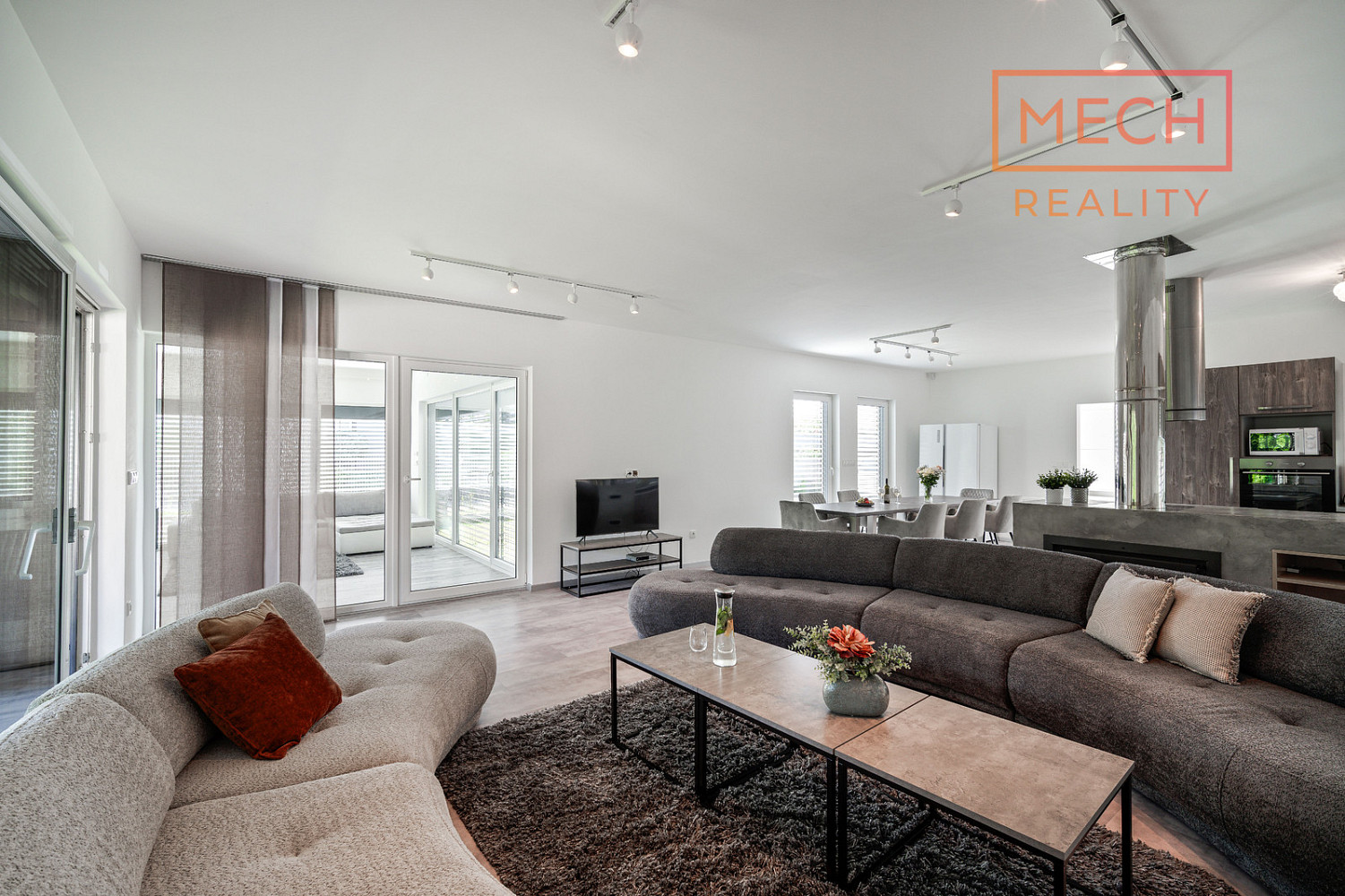 Prodej domu 221 m² s pozemkem 614 m² – fotografie 3
