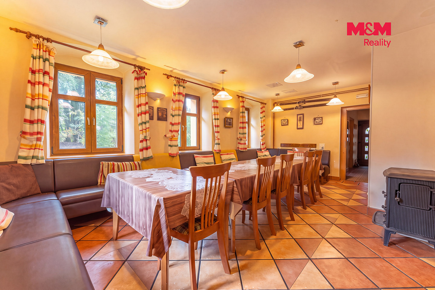Prodej domu 270 m² s pozemkem 992 m² – fotografie 3