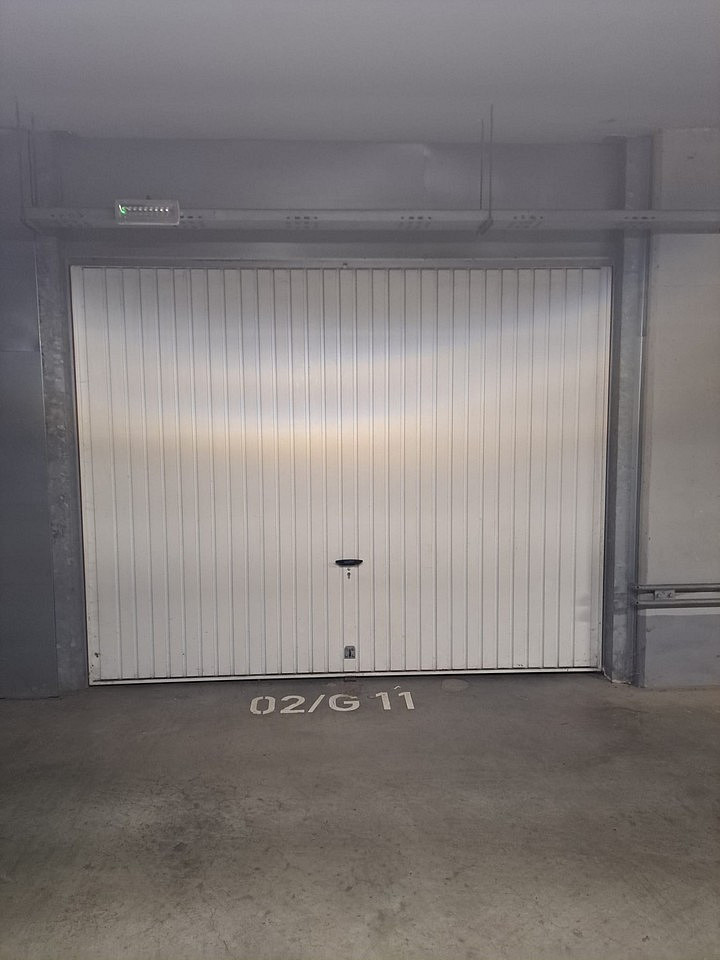 Pronájem uzavřeného garážového stání 25m2 ul. peržílkova, praha 13 stodůlky — photo 3