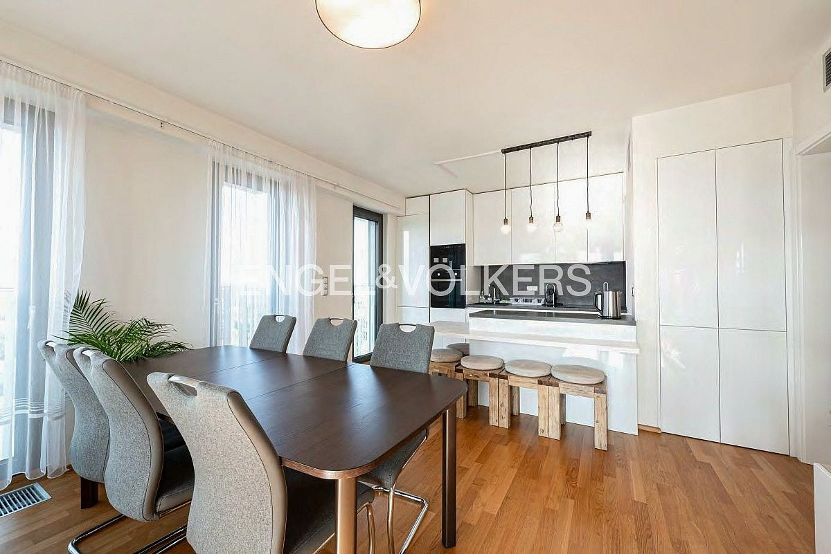 Pronájem bytu 4+kk 132 m² – fotografie 5