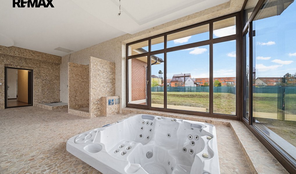 Prodej domu 363 m² s pozemkem 1 608 m², Jesenice – náhled fotky 10