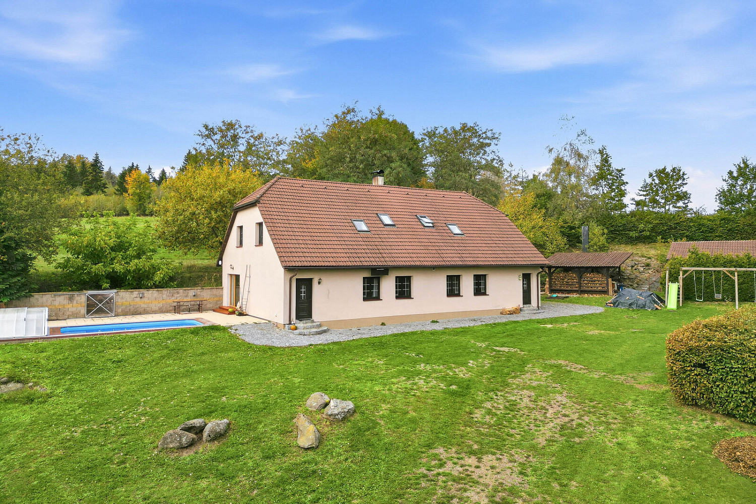 Prodej domu 298 m² s pozemkem 3 864 m²