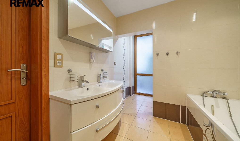 Prodej bytu 4+1 158 m², Horní Slavkov – náhled fotky 17