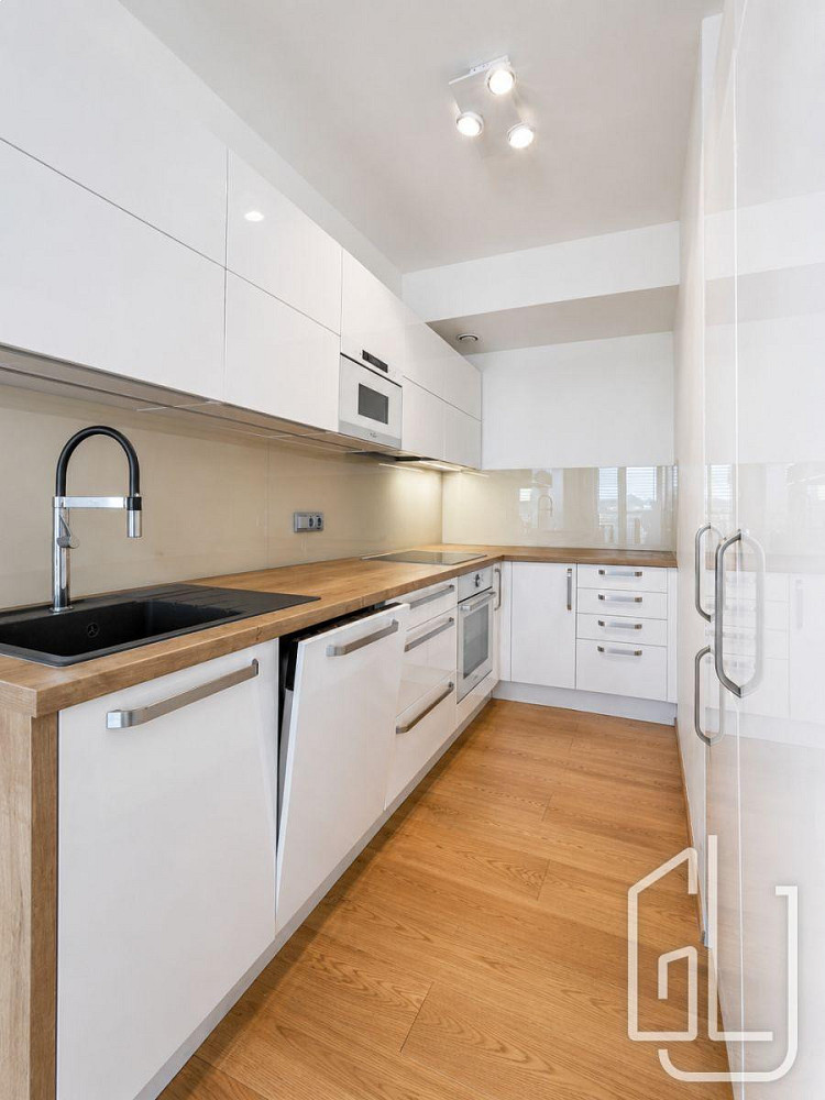 Pronájem bytu 2+kk 61 m² – fotografie 5