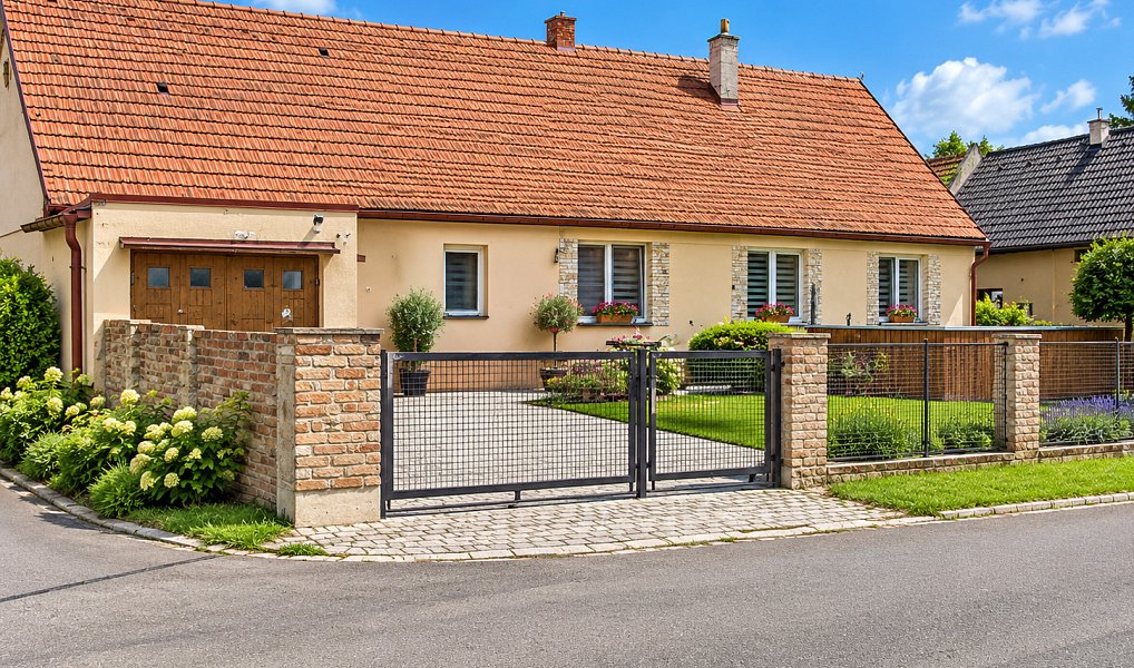 Prodej domu 150 m² s pozemkem 241 m², Chroustovice – náhled fotky 2