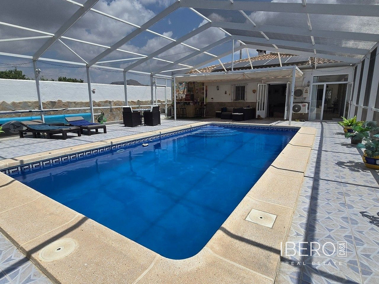 Prodej domu 271 m² s pozemkem 1 496 m²