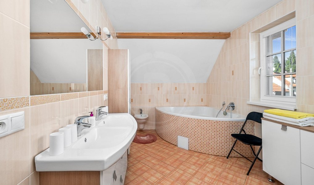 Prodej chaty/chalupy 230 m² s pozemkem 2 845 m², Horní Stropnice – náhled fotky 20