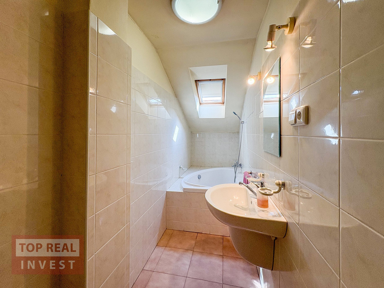 Prodej domu 316 m² s pozemkem 430 m² – další