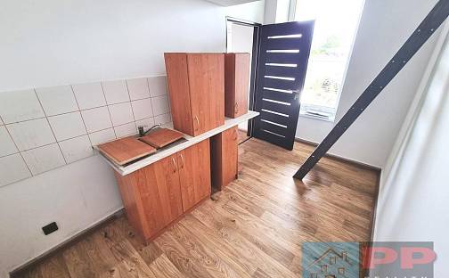 Pronájem bytu 1+kk 14 m², Petra Bezruče, Pečky, okres Kolín