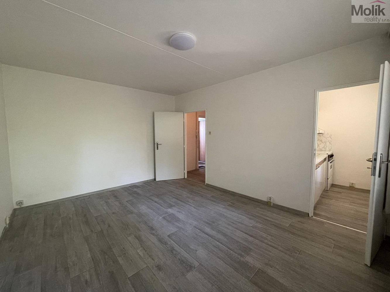 Pronájem bytu 1+kk 27 m² — photo 2