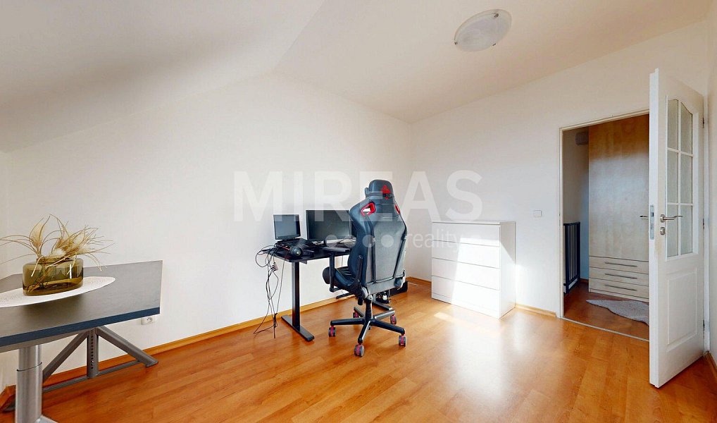 Prodej bytu 3+kk 67 m², Milovice – náhled fotky 11