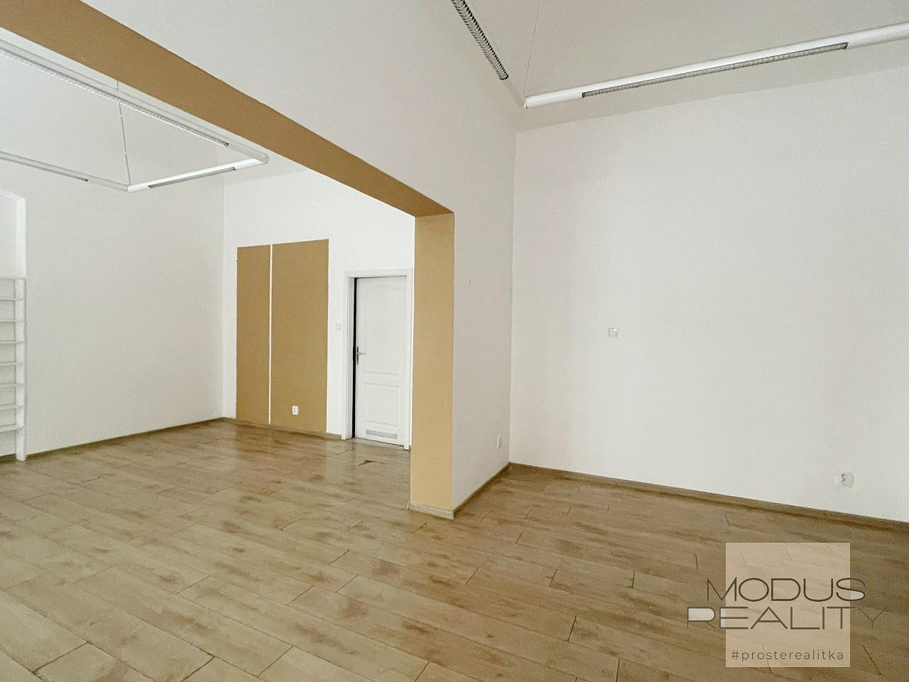 Pronájem nebytového prostoru 40 m², Praha 3 - Žižkov, výloha, MHD, sociální zázemí – pohled 4
