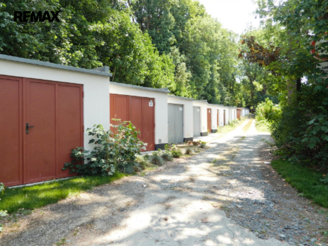 Prodej řadové garáže 28m2 v chebu - hradišti.