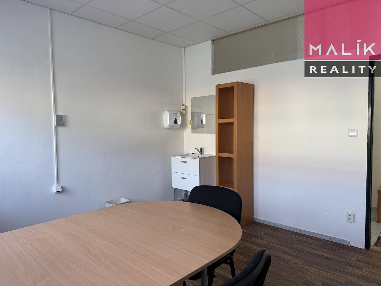 Pronájem kanceláře 12 m² – fotografie 3