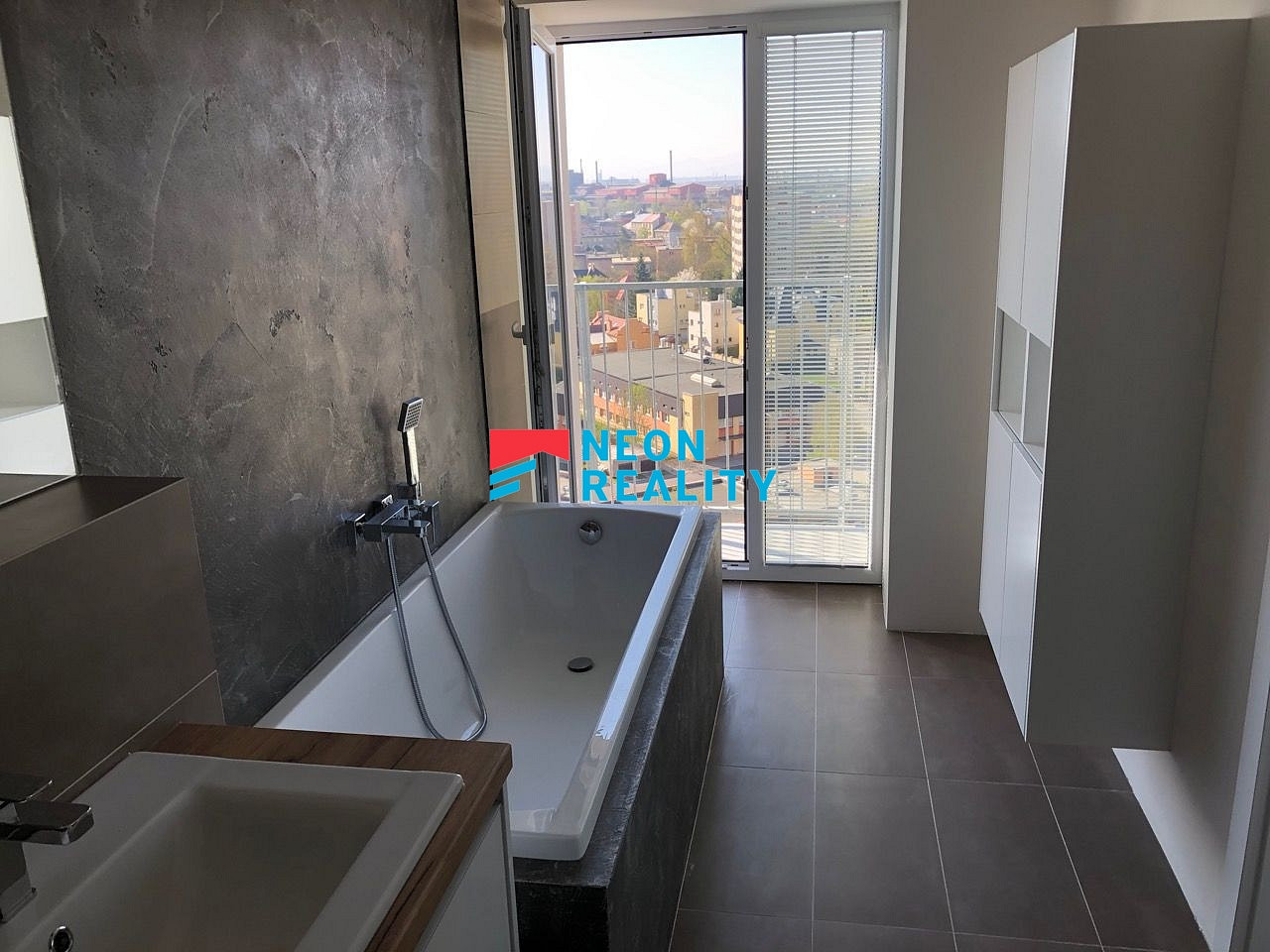 Pronájem bytu 3+kk 115 m² — photo 3