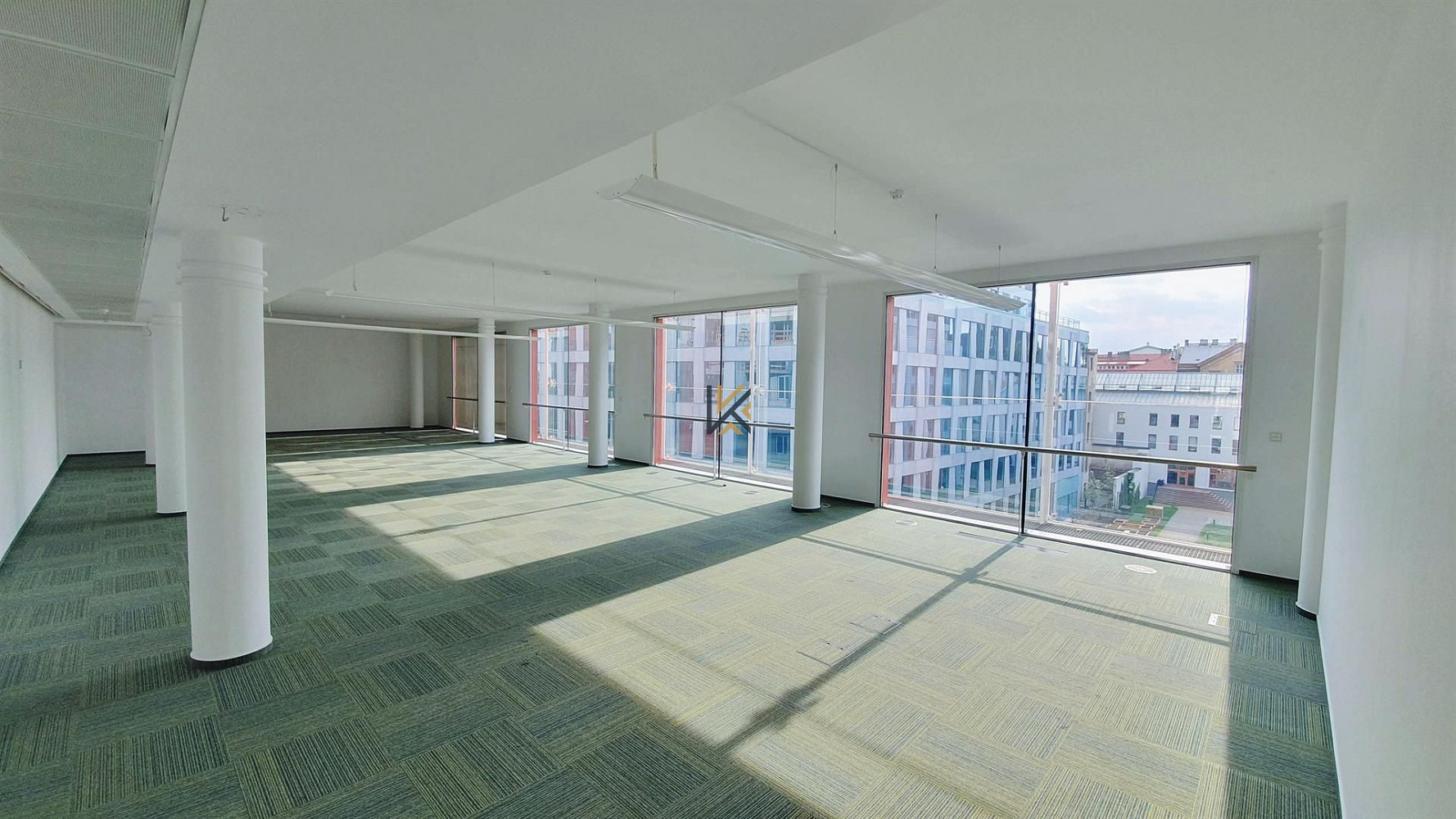 Pronájem kanceláře 821 m² – fotografie 3