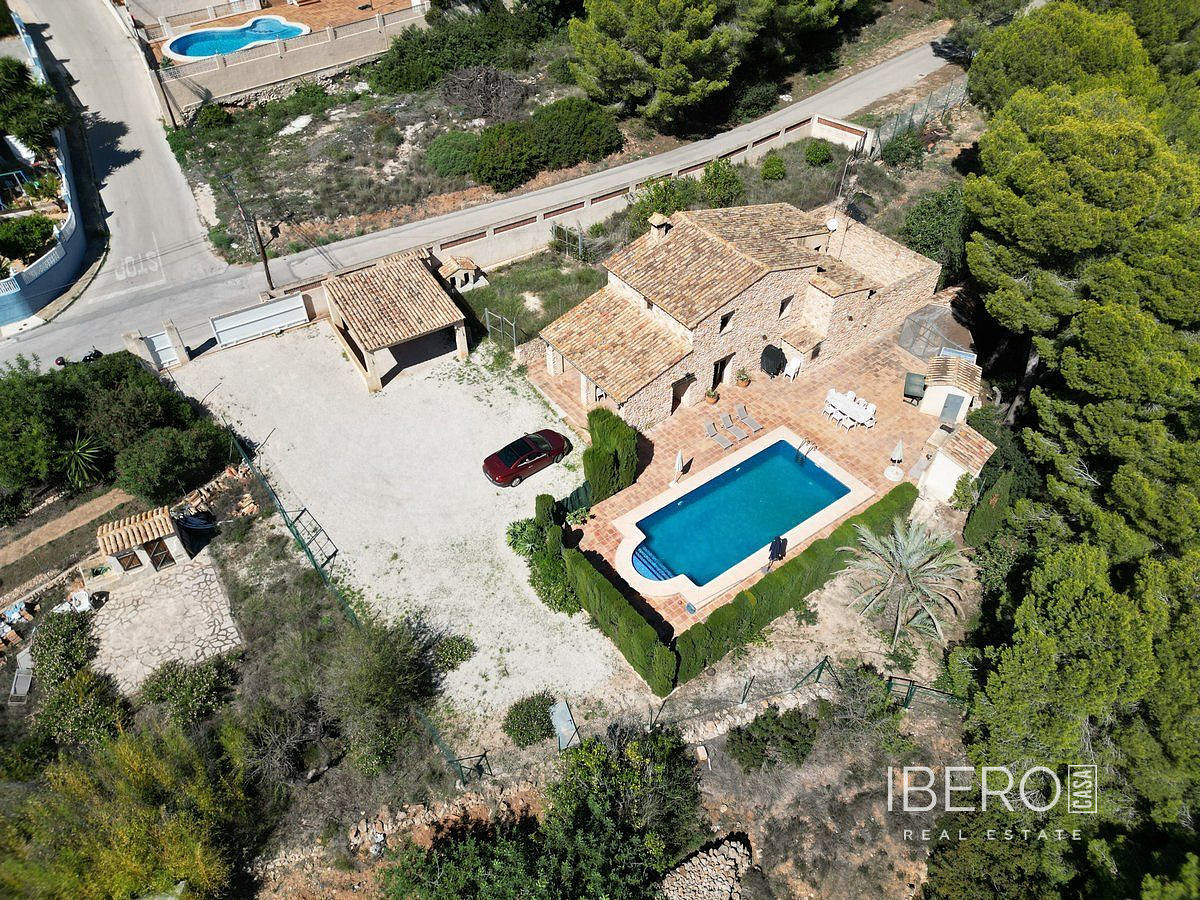 Prodej domu 180 m² s pozemkem 1 500 m²