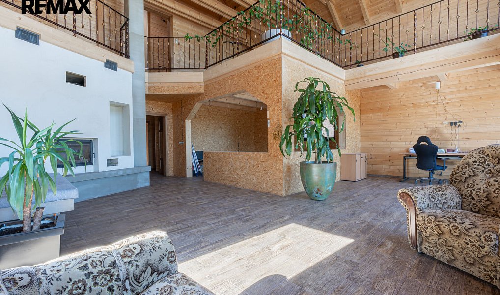 Prodej domu 486 m² s pozemkem 1 661 m², Králův Dvůr – náhled fotky 4