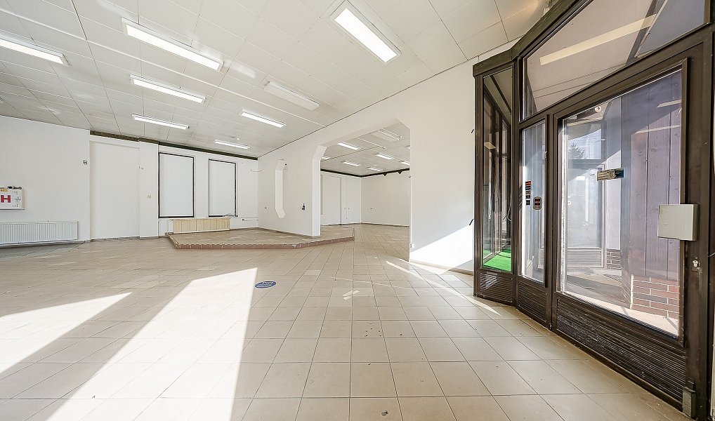 Pronájem obchodních prostor 299 m², Staré Město – náhled fotky 3