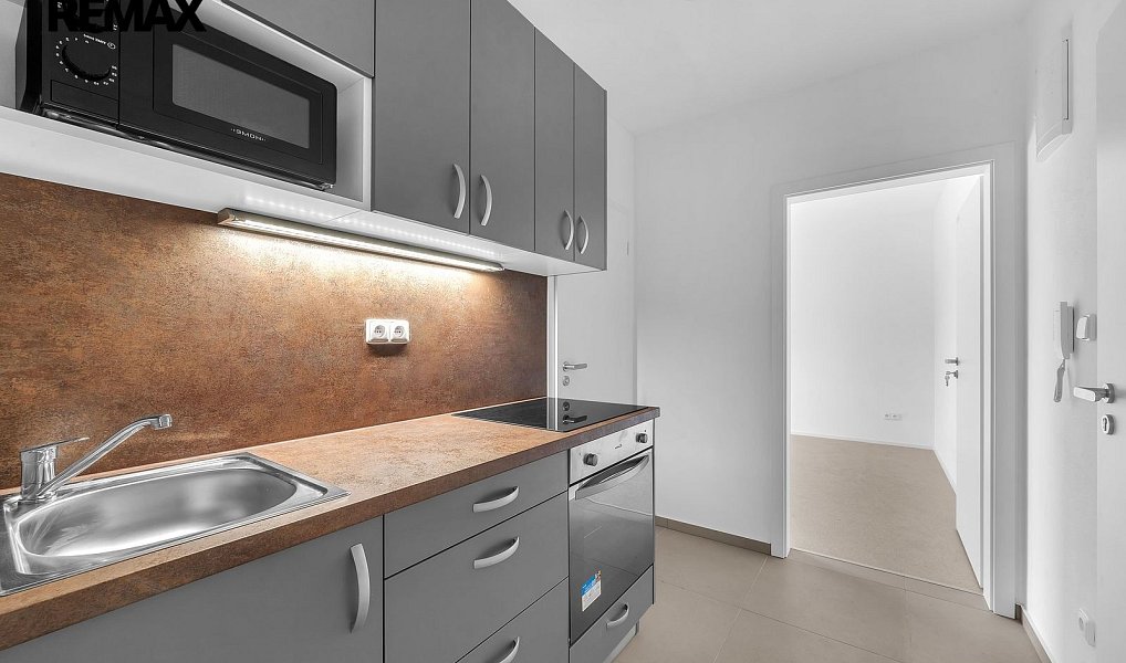 Pronájem bytu 2+1 35 m², Luštěnice – náhled fotky 10