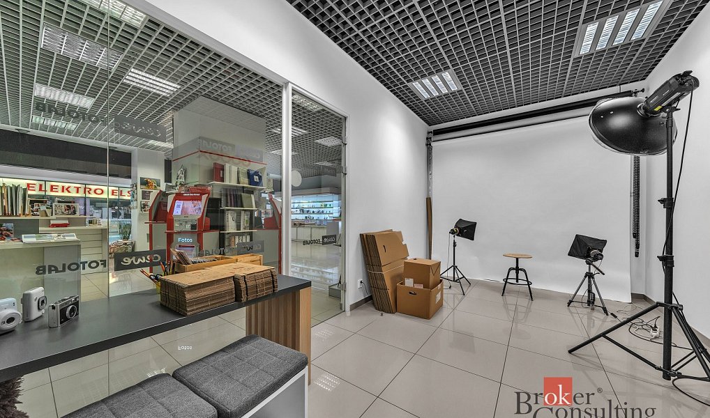 Pronájem obchodních prostor 191 m², Hradec Králové – náhled fotky 4