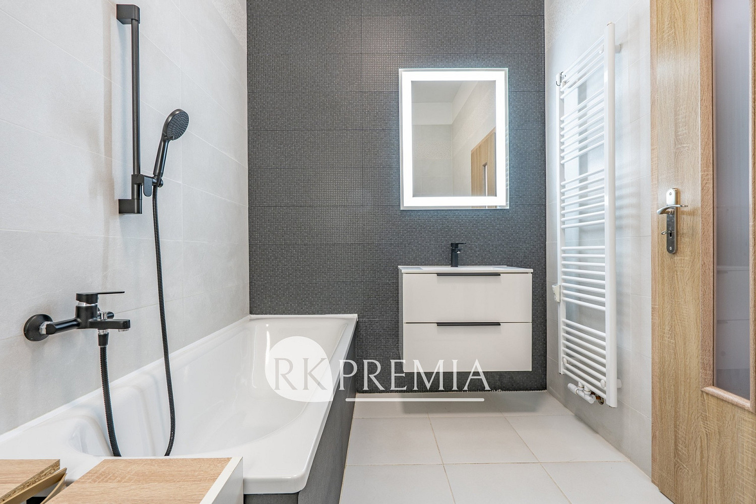 Pronájem bytu 3+kk 67 m² — photo 2