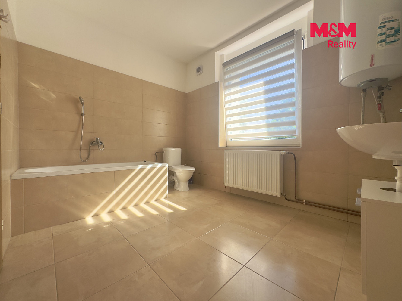 Pronájem bytu 2+kk 64 m² – fotografie 2