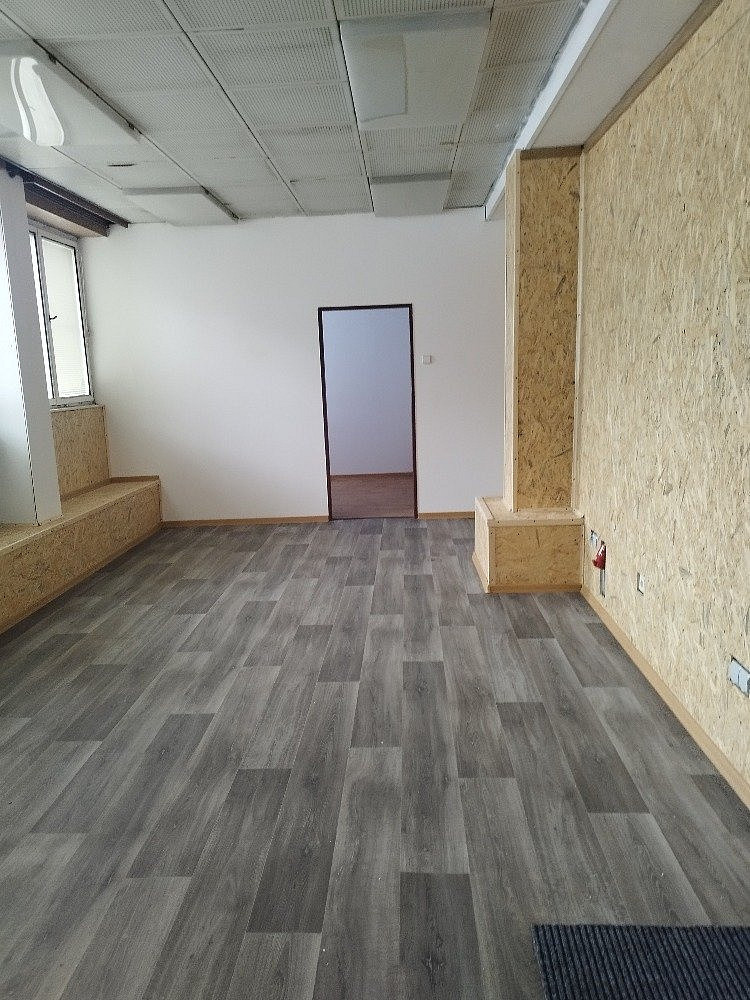 Pronájem kanceláře 65 m² – fotografie 2