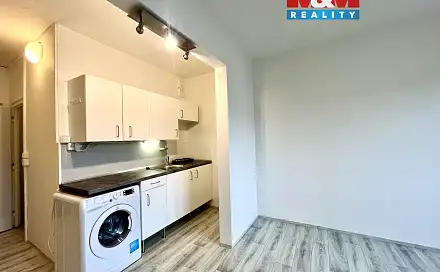 Pronájem bytu 1+kk 28 m², Bratří Jaroňků, Zlín