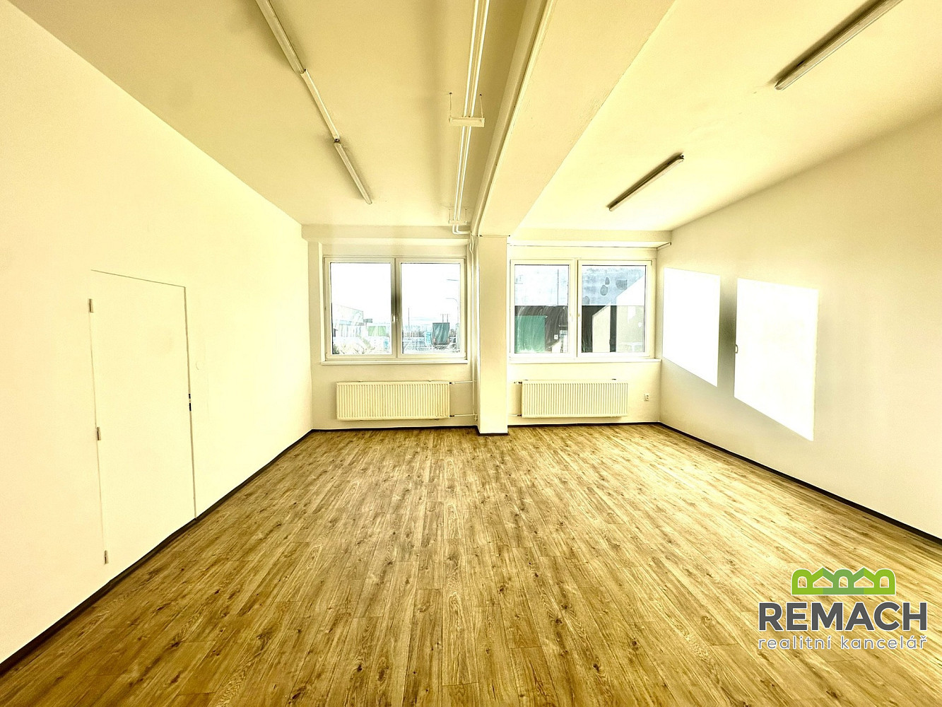 Pronájem kanceláře 57 m² – fotografie 5