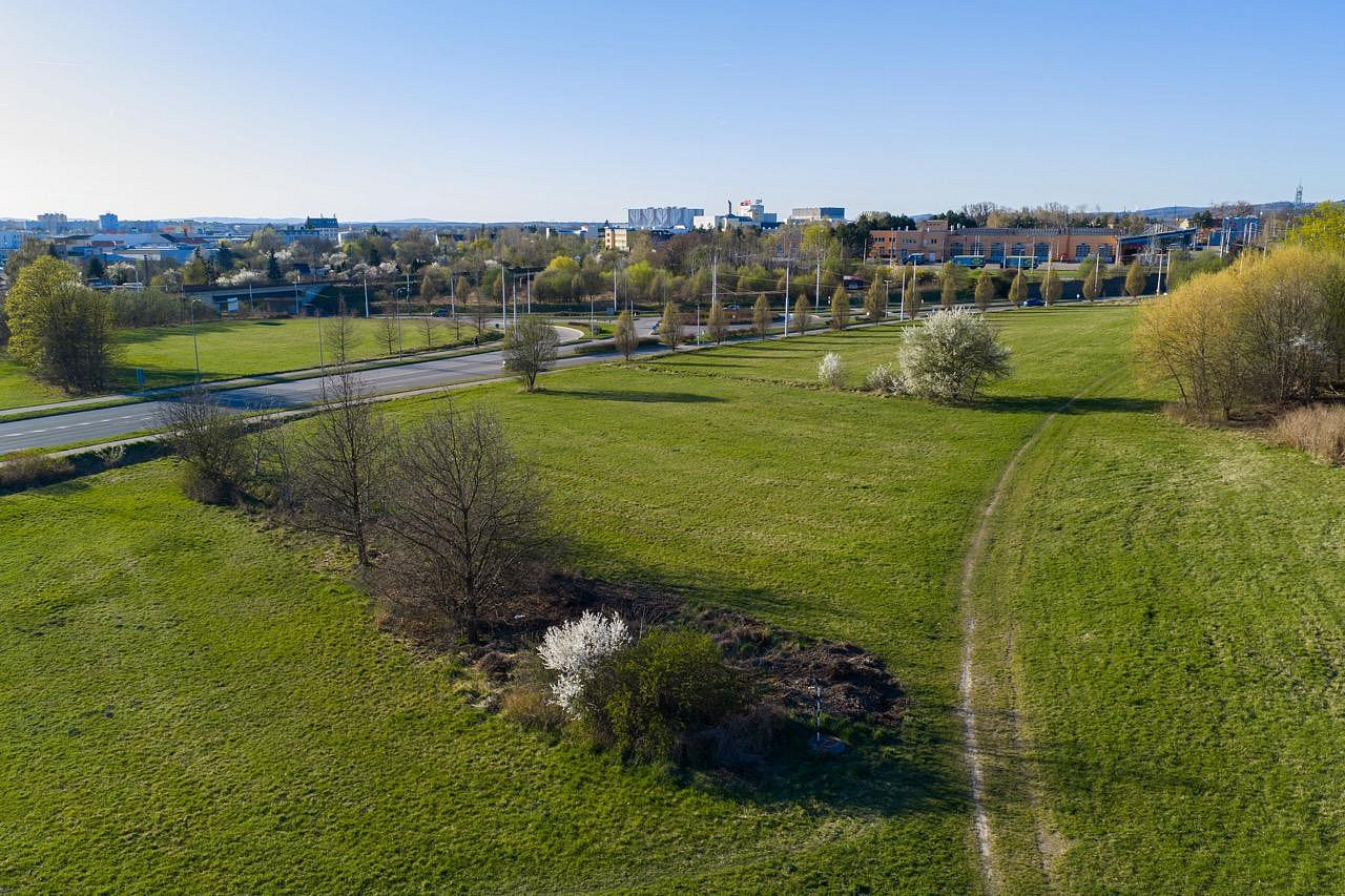 Prodej komerčního pozemku 33 320 m² – fotografie 3