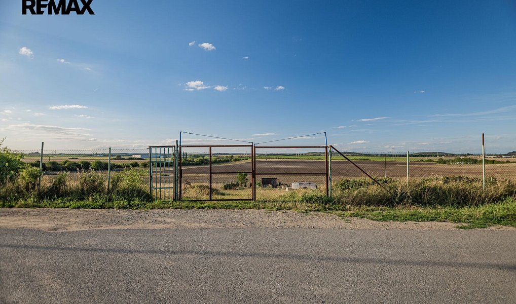 Prodej stavebního pozemku 1 295 m², Vykáň – náhled fotky 4