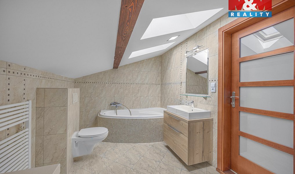 Prodej domu 374 m² s pozemkem 4 508 m², Sulice – náhled fotky 11