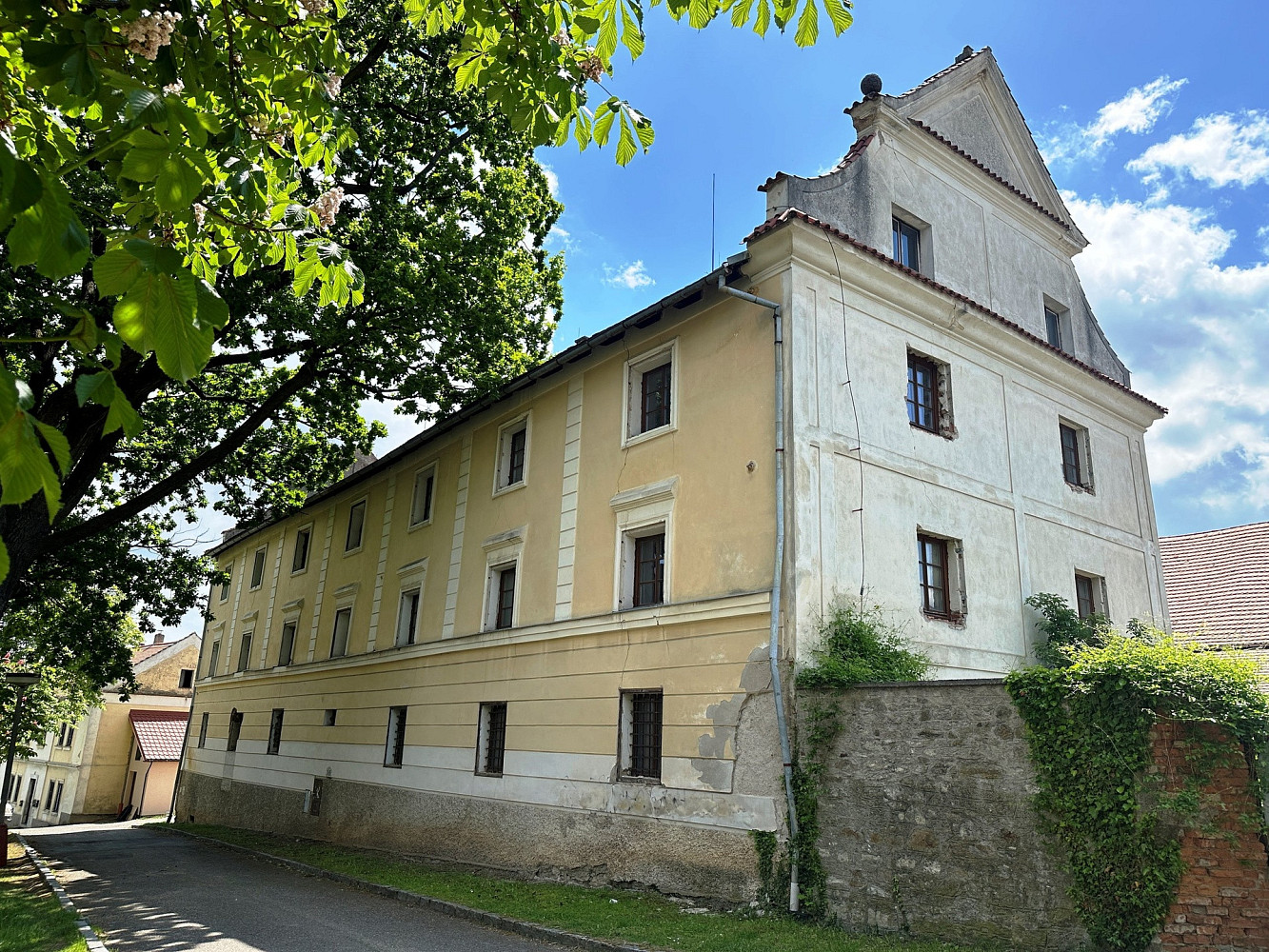 Prodej domu 1 200 m² s pozemkem 1 040 m²