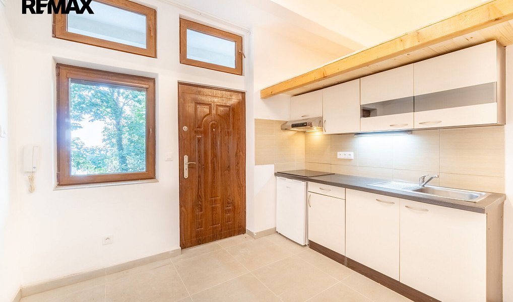 Prodej obchodních prostor 19 m², Praha – fotka 1 z 15
