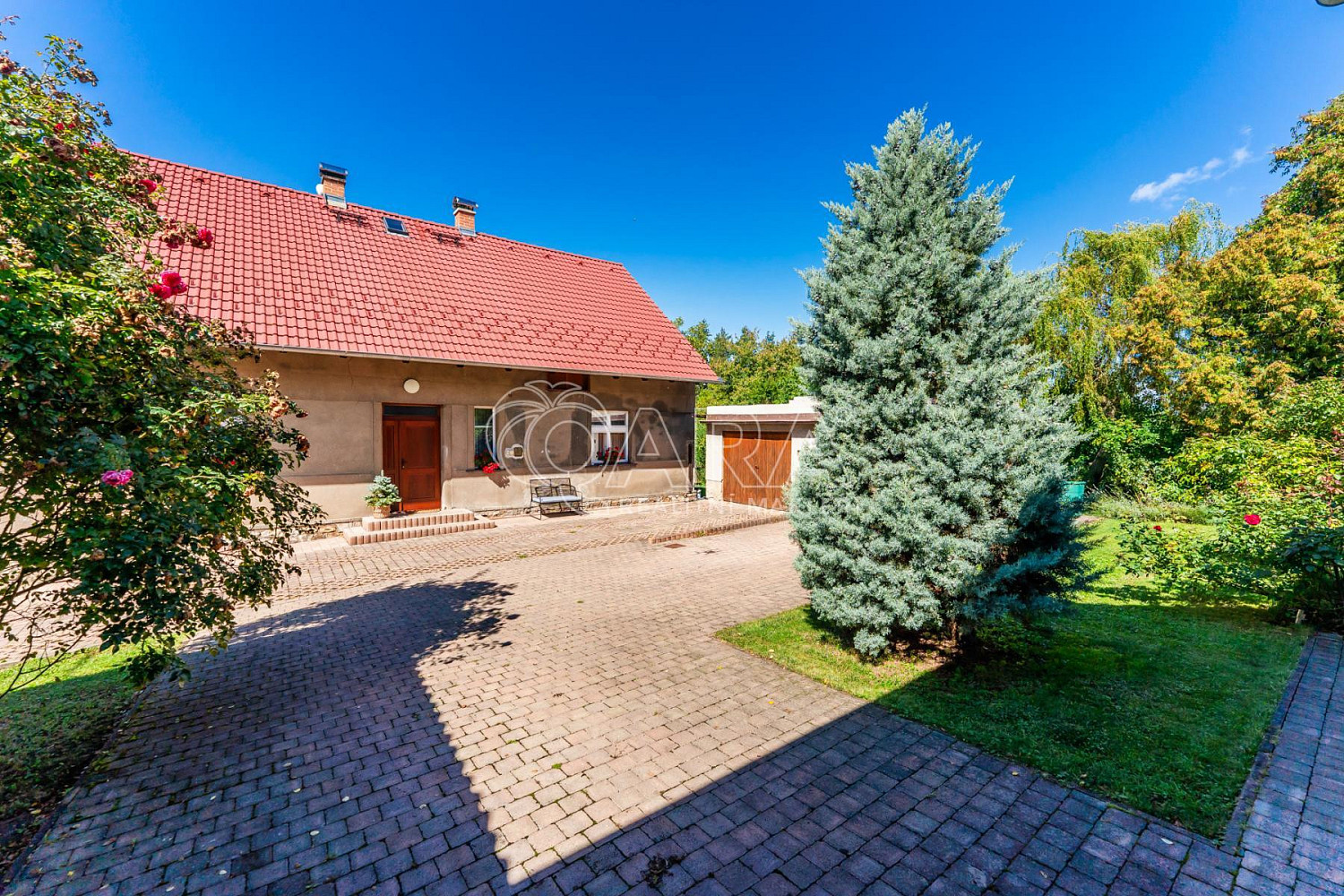 Prodej domu 180 m² s pozemkem 2 065 m² — photo 2