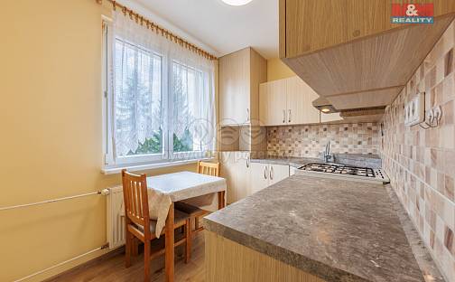 Prodej bytu 3+1 69 m², 1. máje, Nová Role, okres Karlovy Vary