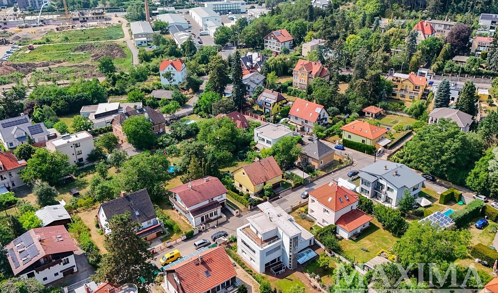 Prodej stavebního pozemku 800 m², Praha – náhled fotky 3