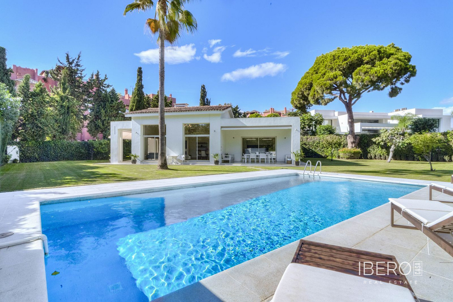 Prodej domu 234 m² s pozemkem 1 295 m², Guadalmina Baja