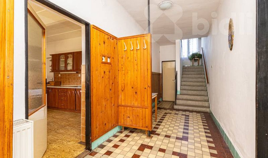 Prodej domu 279 m² s pozemkem 2 398 m², Okřesaneč – náhled fotky 32